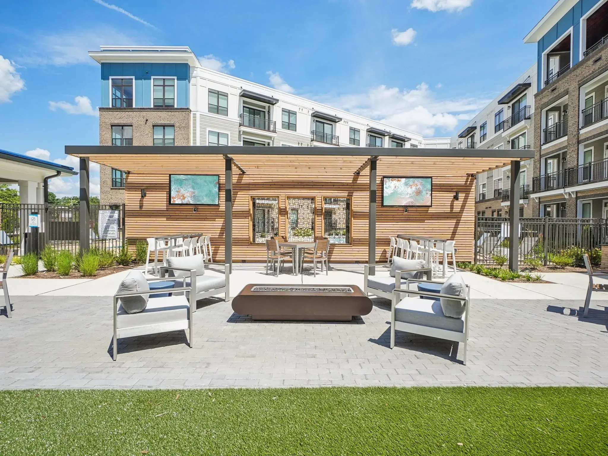 Lofts at Knightdale Station - Courtyard